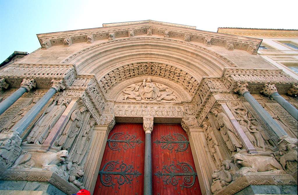 Facade de StTrophime d'Arles