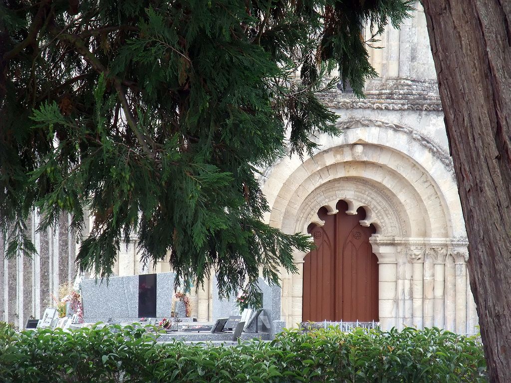 Saint Pierre de Petit Palais