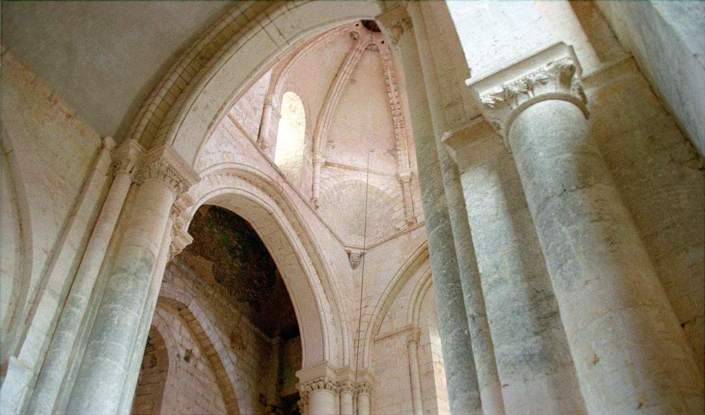 Abbaye_Saint_Junien_de_Nouaille_Mauperthuis_004-822-0010.jpg