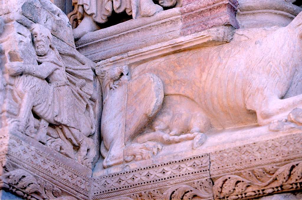 Arles-StTrophime-Facade-7619-0035.1.jpg