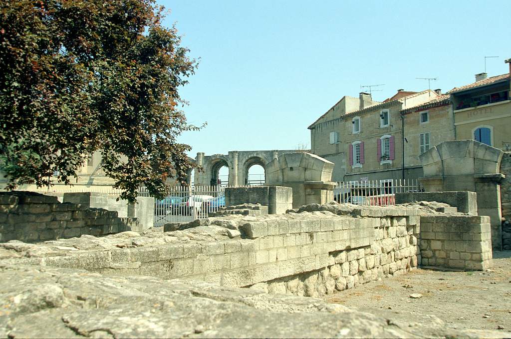 Facade de StTrophime dArles