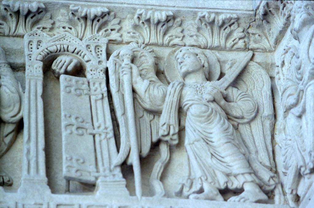 Arles-StTrophime-Facade-7634-0053.jpg