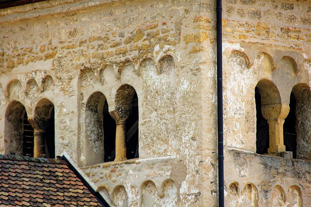 CH-Romainmotier-Abbaye-E550_2011-05-22_00021_0000.jpg