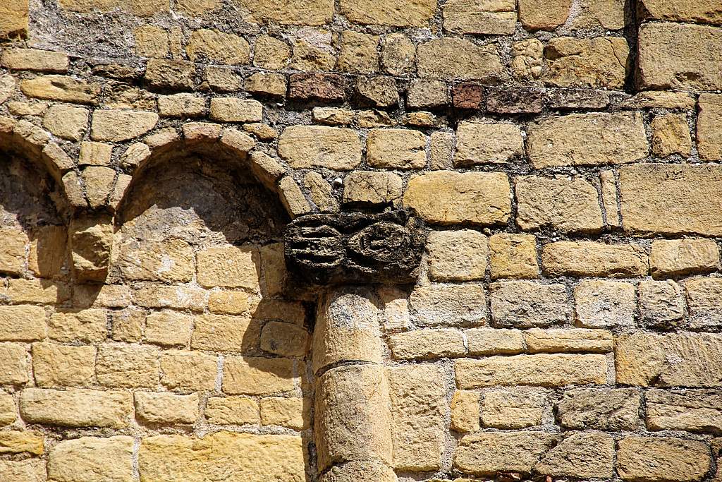 CH-Romainmotier-Abbaye-E550_2011-05-22_00023_0000.jpg
