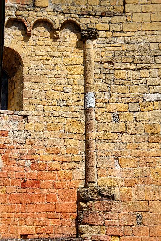 CH-Romainmotier-Abbaye-E550_2011-05-22_00024_0000.jpg