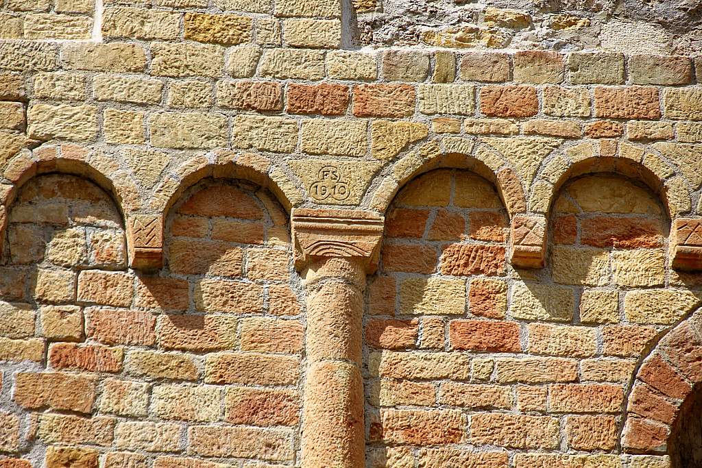 CH-Romainmotier-Abbaye-E550_2011-05-22_00030_0000.jpg