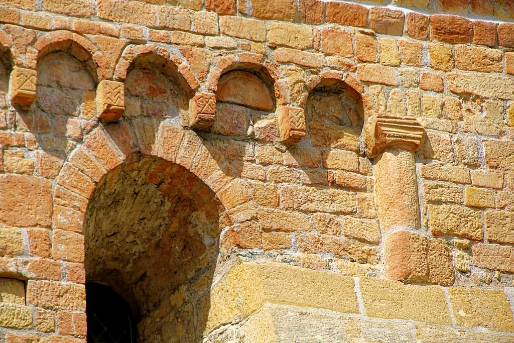 CH-Romainmotier-Abbaye-E550_2011-05-22_00032_0000.jpg