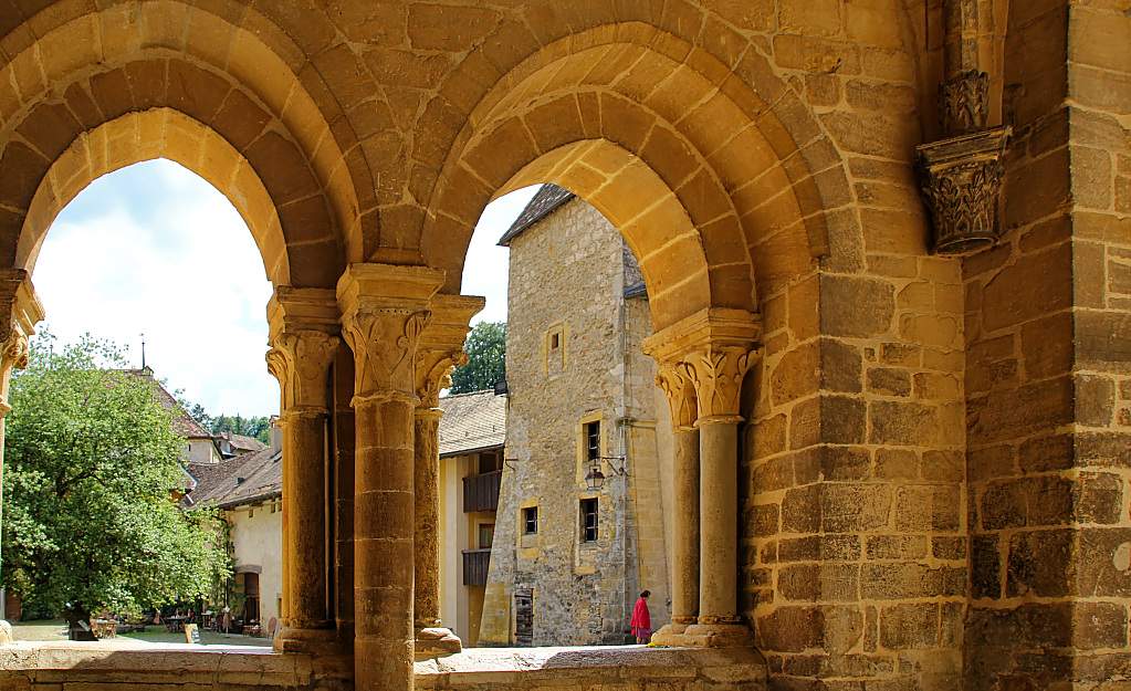 CH-Romainmotier-Abbaye-E550_2011-05-22_00064_0000.jpg