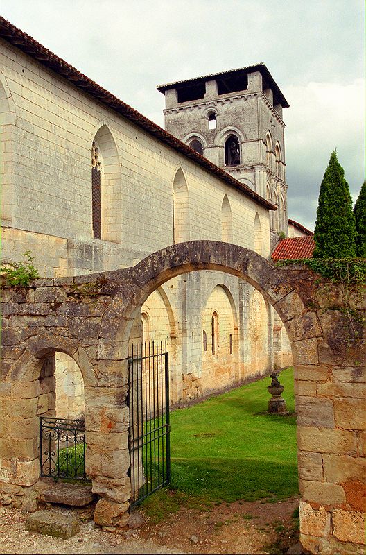 FR-Chancelade-Abbaye-9058-0022.jpg
