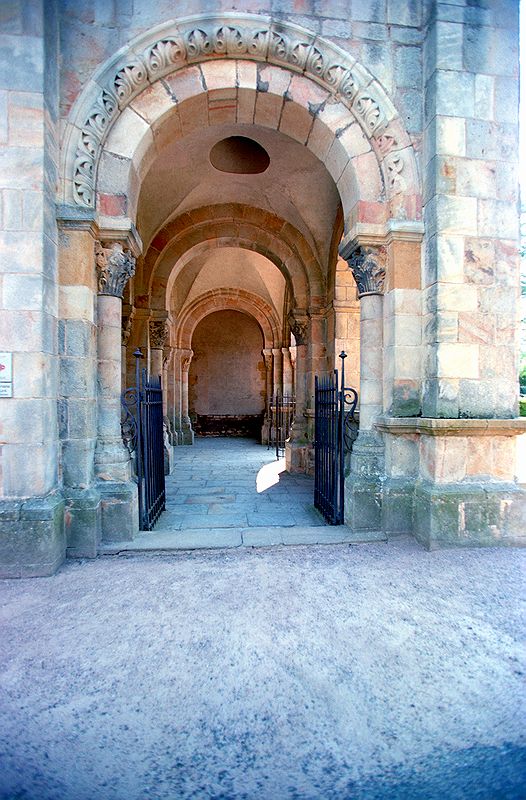 FR-Perrecy_les_Forges-Saint_Pierre_et_Saint_Benoit-7311-0010.jpg