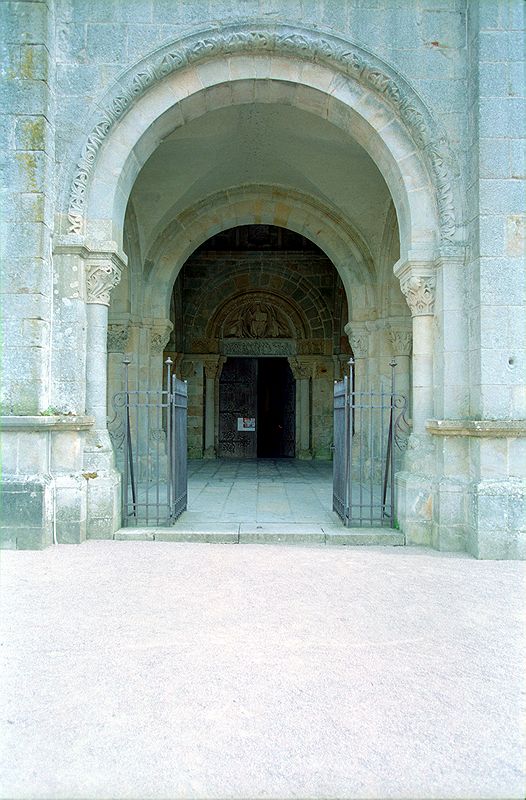 FR-Perrecy_les_Forges-Saint_Pierre_et_Saint_Benoit-7323-0022.jpg