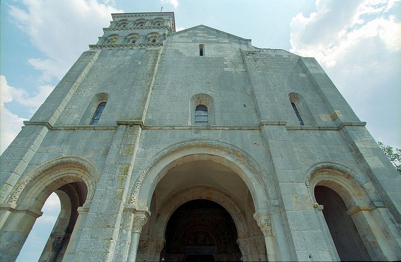 FR-Perrecy_les_Forges-Saint_Pierre_et_Saint_Benoit-7323-0024.jpg