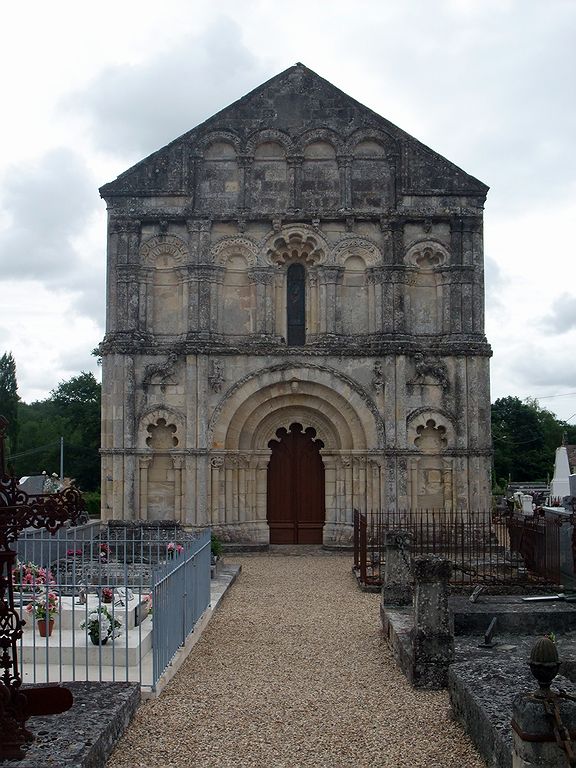 Saint Pierre de Petit Palais