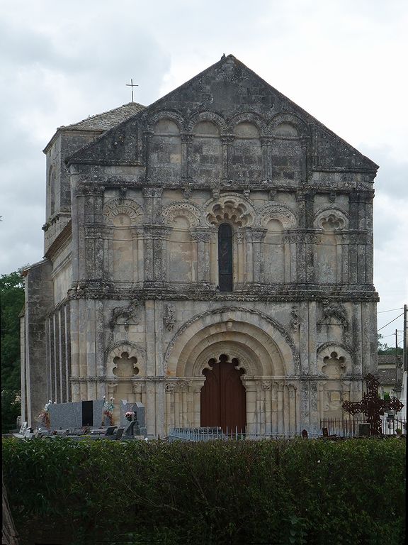 Saint Pierre de Petit Palais