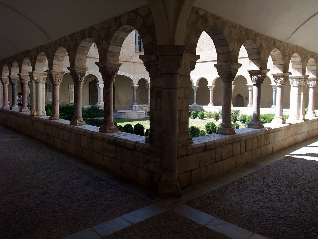 FR-Saint_Genis_des_fontaines-Saint_Michel-f100_2008-08-16_2256_pt.jpg