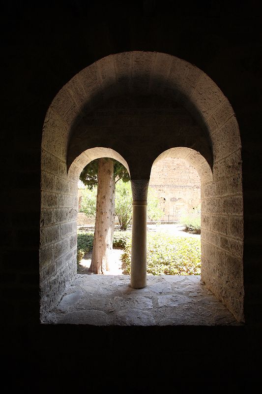 FR-Saint_Guilhem_le-Desert-Gellone-E5D_2011-07-15_0885.jpg