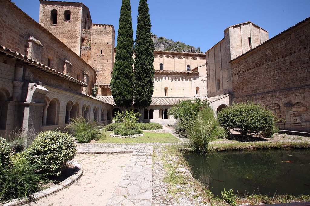 FR-Saint_Guilhem_le-Desert-Gellone-E5D_2011-07-15_0890.jpg