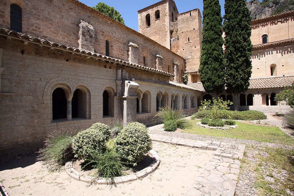 FR-Saint_Guilhem_le-Desert-Gellone-E5D_2011-07-15_0891.jpg