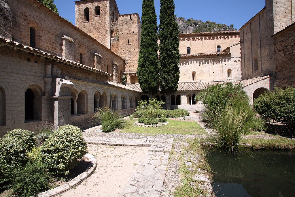 FR-Saint_Guilhem_le-Desert-Gellone-E5D_2011-07-15_0892.jpg