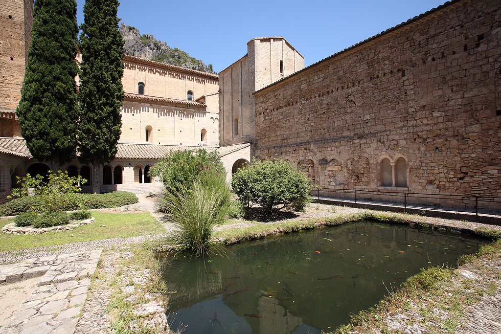 FR-Saint_Guilhem_le-Desert-Gellone-E5D_2011-07-15_0893.jpg