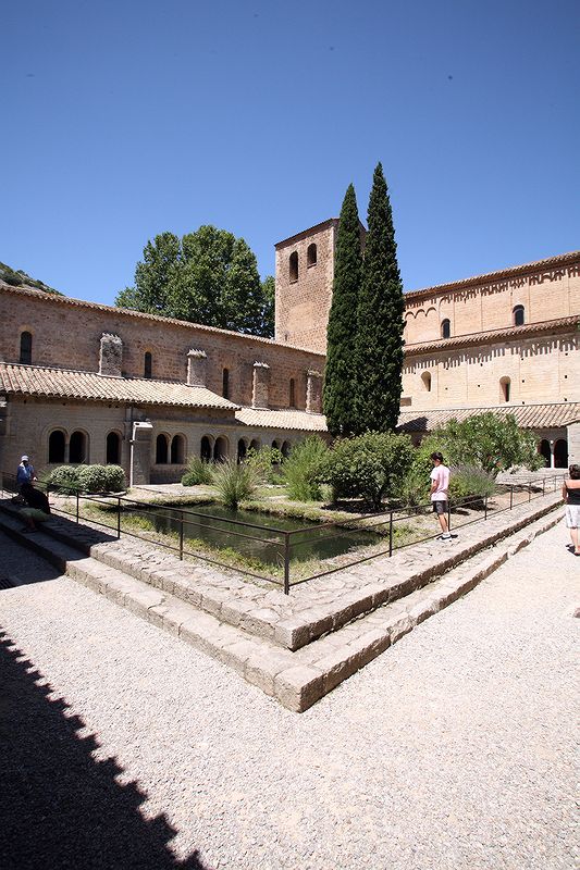 FR-Saint_Guilhem_le-Desert-Gellone-E5D_2011-07-15_0894.jpg