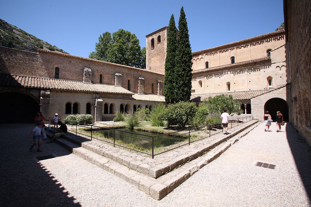 FR-Saint_Guilhem_le-Desert-Gellone-E5D_2011-07-15_0895.jpg