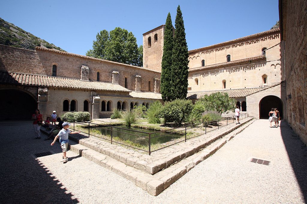 FR-Saint_Guilhem_le-Desert-Gellone-E5D_2011-07-15_0896.jpg