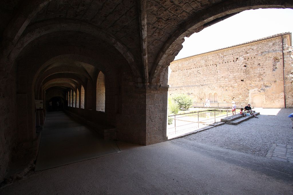 FR-Saint_Guilhem_le-Desert-Gellone-E5D_2011-07-15_0897.jpg