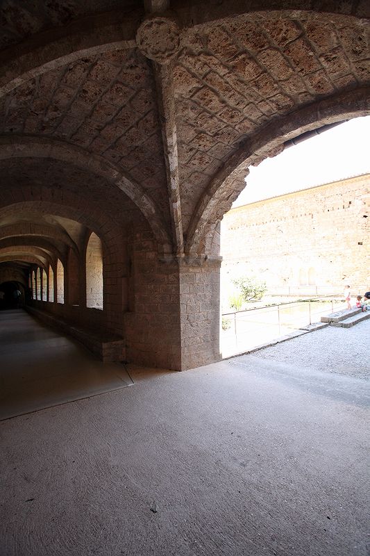 FR-Saint_Guilhem_le-Desert-Gellone-E5D_2011-07-15_0898.jpg