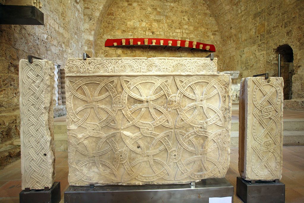 FR-Saint_Guilhem_le-Desert-Gellone-E5D_2011-07-15_0906.jpg