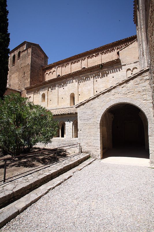 FR-Saint_Guilhem_le-Desert-Gellone-E5D_2011-07-15_0922.jpg