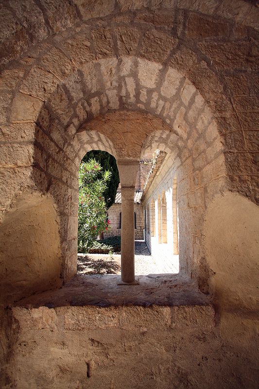 FR-Saint_Guilhem_le-Desert-Gellone-E5D_2011-07-15_0924.jpg