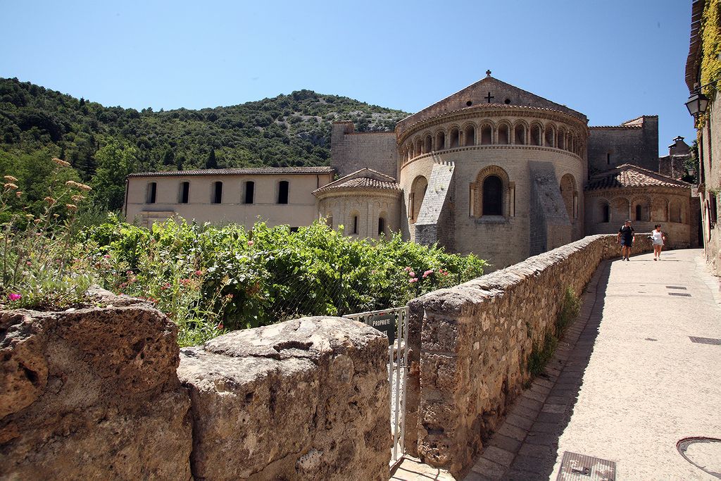 FR-Saint_Guilhem_le-Desert-Gellone-E5D_2011-07-15_0939.jpg