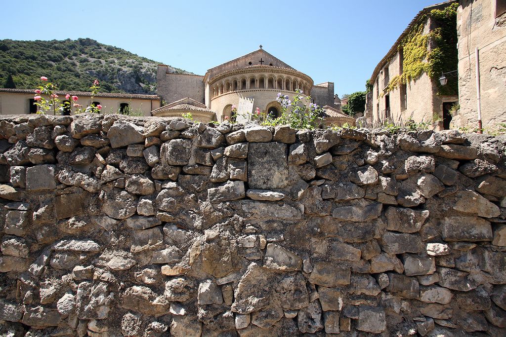 FR-Saint_Guilhem_le-Desert-Gellone-E5D_2011-07-15_0941.jpg