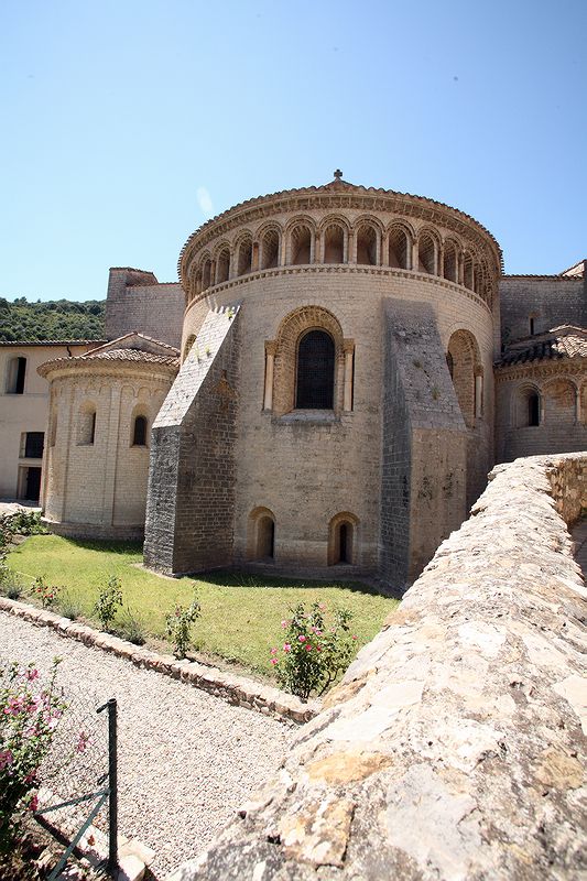 FR-Saint_Guilhem_le-Desert-Gellone-E5D_2011-07-15_0944.jpg