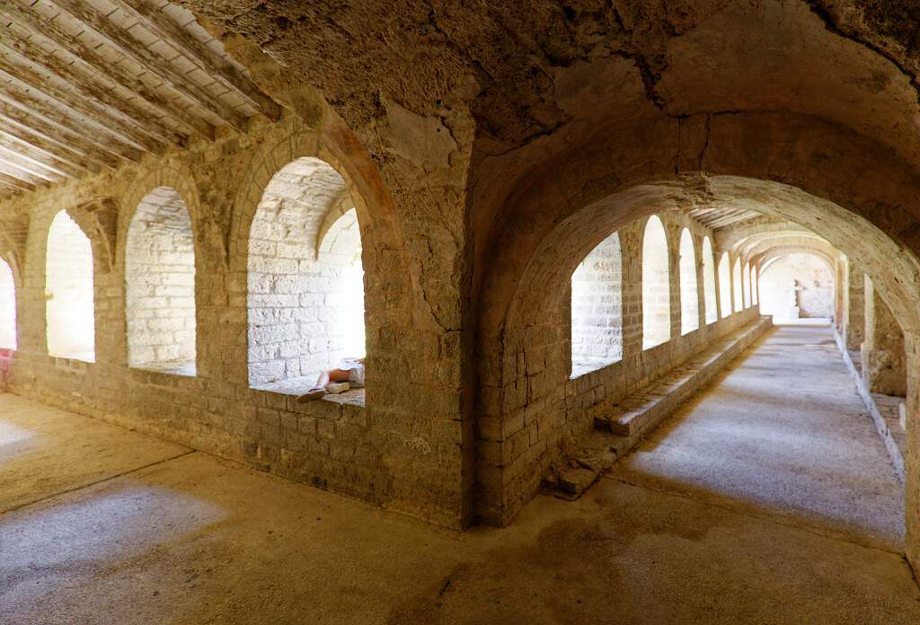 FR-Saint_Guilhem_le-Desert-Gellone-E6D_2019-07-31_4171.jpg