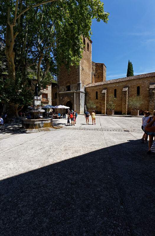 FR-Saint_Guilhem_le-Desert-Gellone-E6D_2019-07-31_4188.jpg