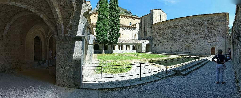 FR-Saint_Guilhem_le-Desert-Gellone-PANO_20190731_134447.vr_DxO.jpg