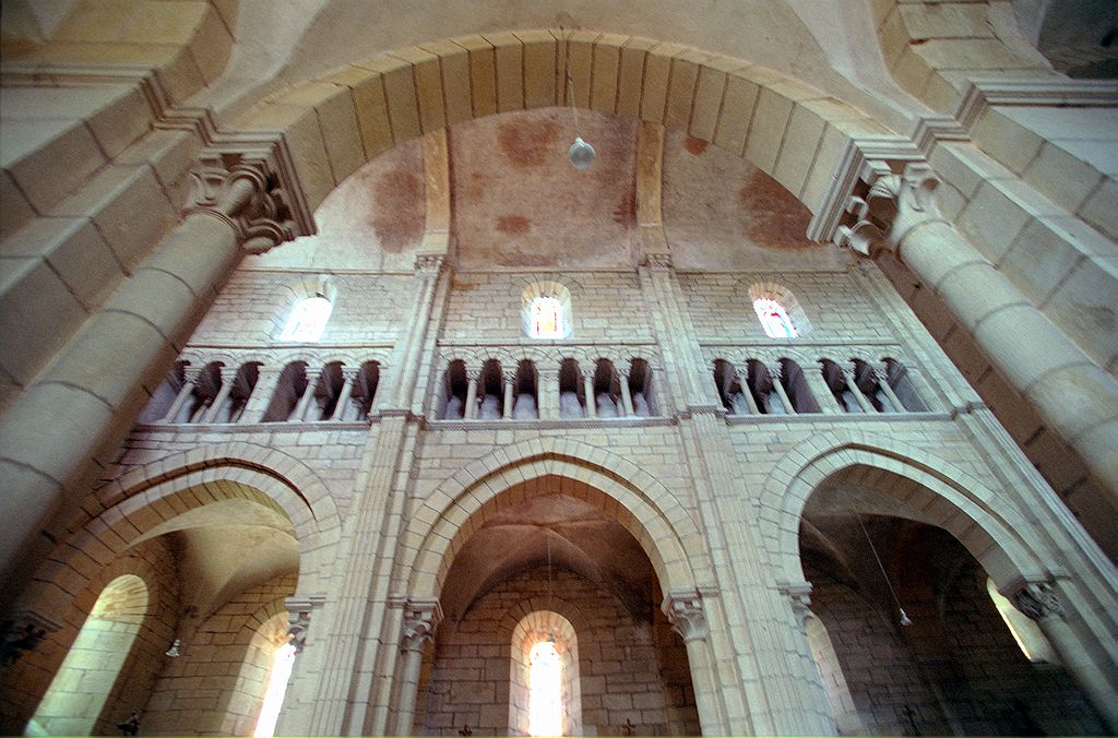 FR-Semur_en_Brionnais-Saint_Hilaire-7307-0005.jpg