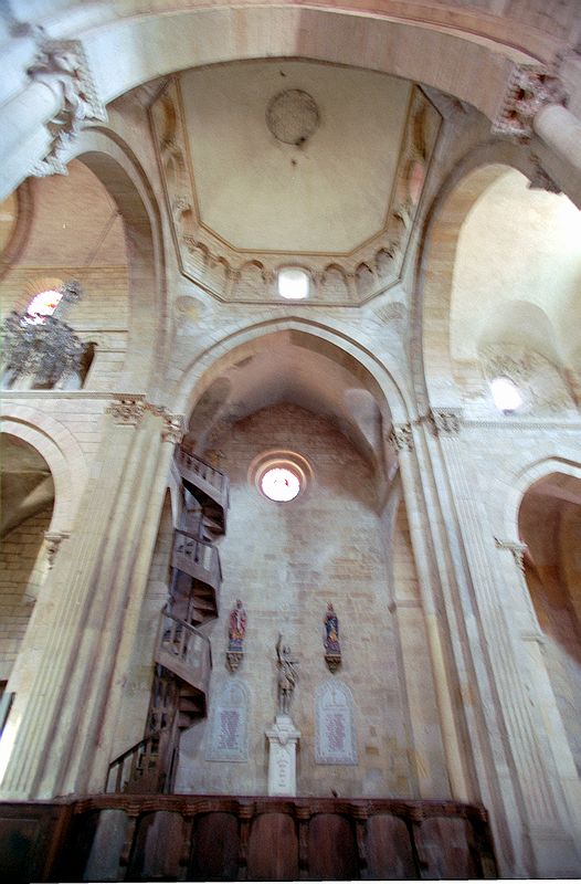 FR-Semur_en_Brionnais-Saint_Hilaire-7307-0007.jpg