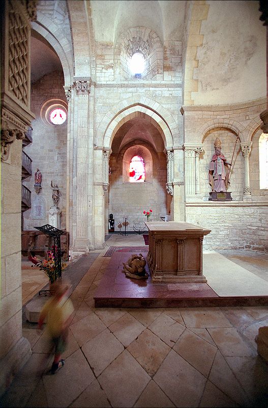 FR-Semur_en_Brionnais-Saint_Hilaire-7307-0008.jpg