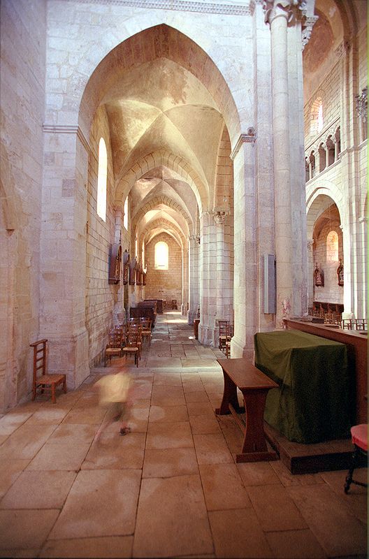 FR-Semur_en_Brionnais-Saint_Hilaire-7307-0009.jpg
