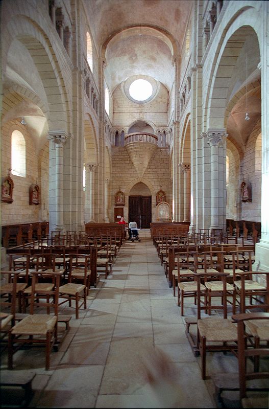 FR-Semur_en_Brionnais-Saint_Hilaire-7307-0012.jpg