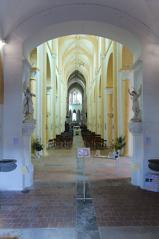 FR-Souvigny-Saint_Pierre_et_Saint_Paul-E5D_2012-09-02_2377_pt.jpg