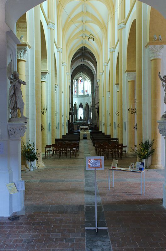 FR-Souvigny-Saint_Pierre_et_Saint_Paul-E5D_2012-09-02_2378_pt.jpg
