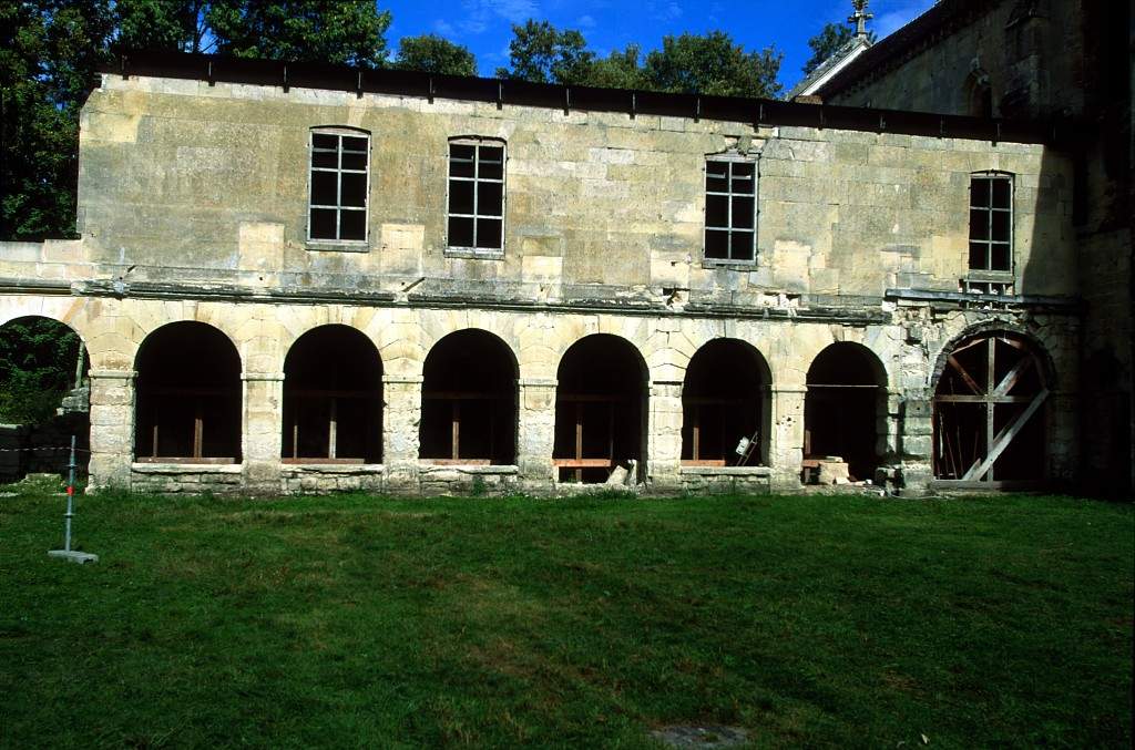 FR_Meriel-Le_Val-VV-0010.jpg