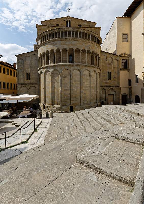 IT-Arezzo-Santa_Maria_della_Pieve-E6D_2015-08-23_6487_0001.jpg