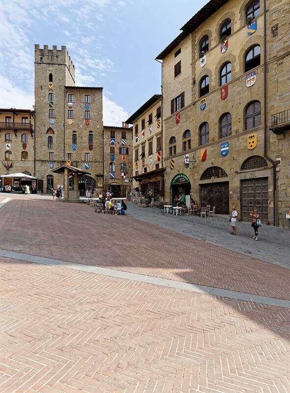 IT-Arezzo-Santa_Maria_della_Pieve-E6D_2015-08-23_6488_0001.jpg