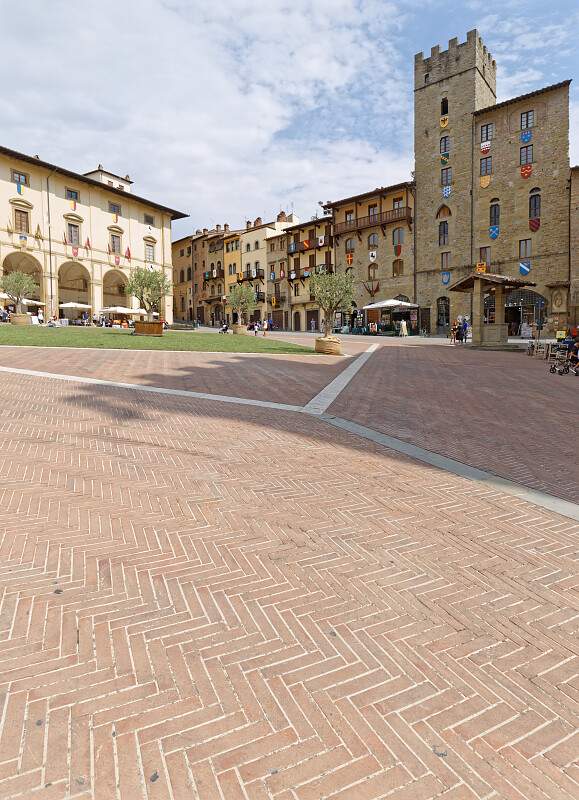 IT-Arezzo-Santa_Maria_della_Pieve-E6D_2015-08-23_6489_0001.jpg