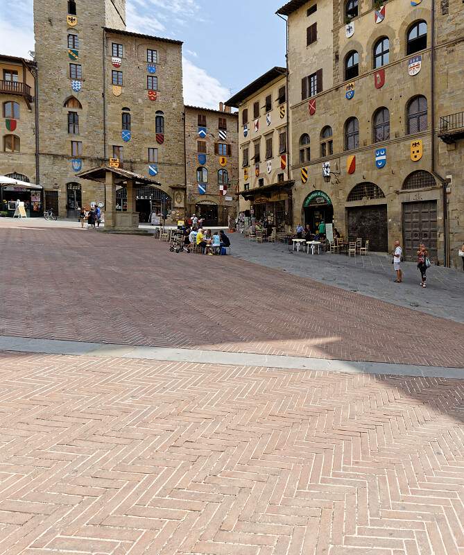 IT-Arezzo-Santa_Maria_della_Pieve-E6D_2015-08-23_6490_0001.jpg